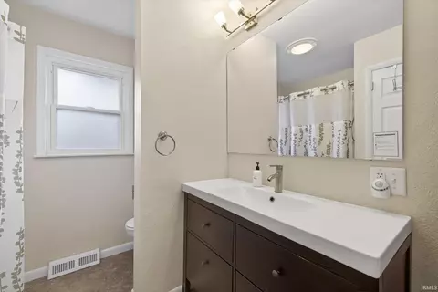 Bath - 4527 E Deckard Dr, Bloomington, IN 47408 photo 2 of 3