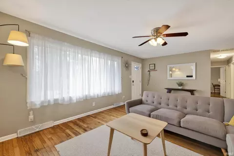 Living - 4527 E Deckard Dr, Bloomington, IN 47408 photo 3 of 4