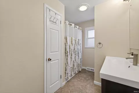 Bath - 4527 E Deckard Dr, Bloomington, IN 47408 photo 1 of 3