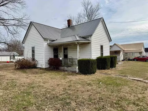 307 N Second St, Owensville, IN 47665