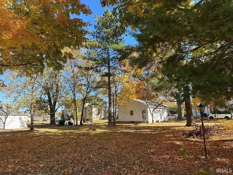 113 14th St, Winona Lake, IN 46590