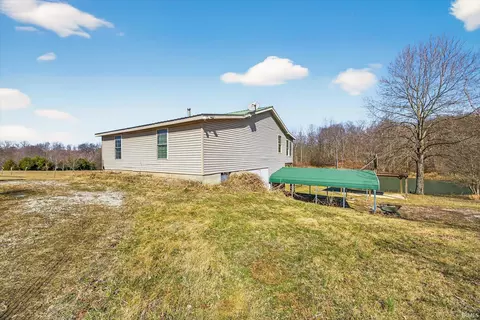 8923 E Sassafras Rd, Bloomfield, IN 47424