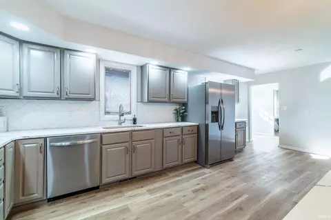 Kitchen - 7916 Lafayette Center Rd, Yoder, IN 46798 photo 4 of 6