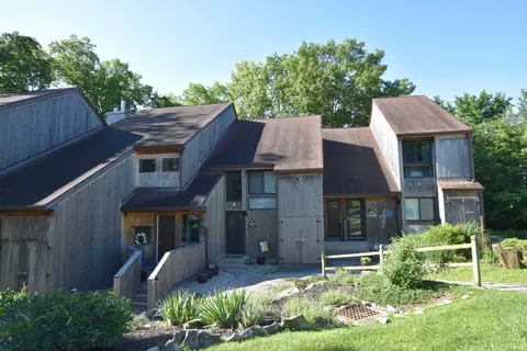 9479 S Pointe Lasalles Dr, Bloomington, IN 47401