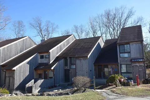 9479 S Pointe Lasalles Dr, Bloomington, IN 47401