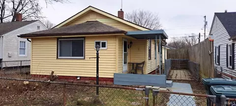 907 W 14th St, Muncie, IN 47302