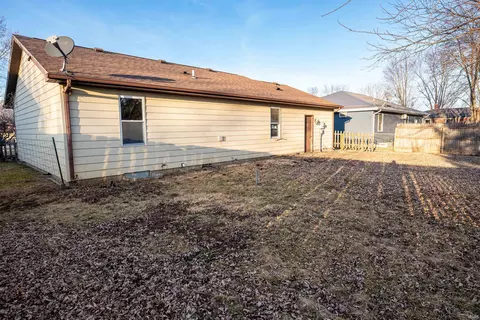 Exterior - 1006 E Delphi Pike, Converse, IN 46919 photo 6 of 7