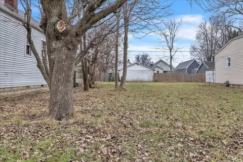 107 E 109 E Tennessee St, Evansville, IN 47711