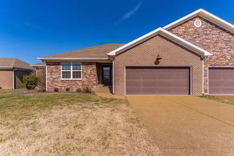 9904 Arbor Lake Dr, Newburgh, IN 47630