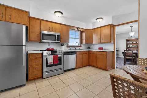 Kitchen - 6087 E State Road 218, Walton, IN 46994 photo 2 of 3