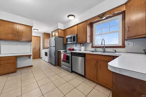 Kitchen - 6087 E State Road 218, Walton, IN 46994 photo 1 of 3
