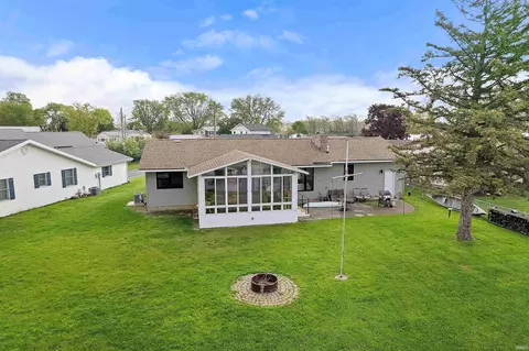 2613 Wolfs Point Dr, Rochester, IN 46975