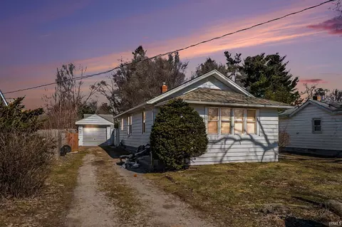 22815 Hartzer Ave, South Bend, IN 46628