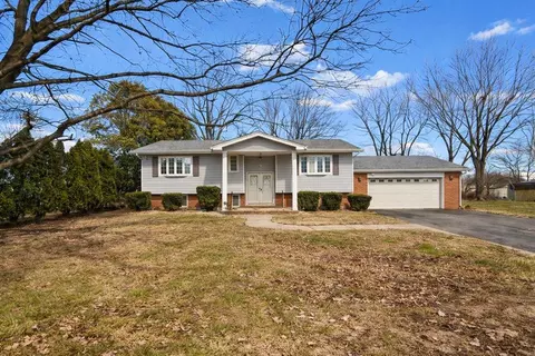 705 Crestview Dr, North Manchester, IN 46962