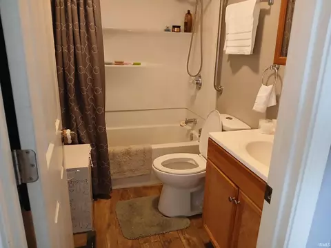 Bath - 3831 Taft St, Gary, IN 46408 photo 1 of 1