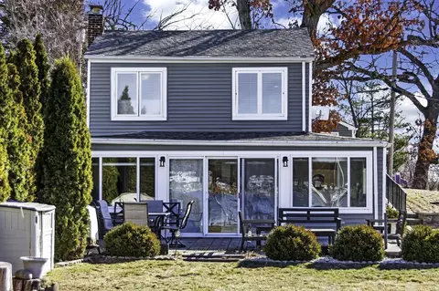 340 Lane 840 Snow Lk, Fremont, IN 46737