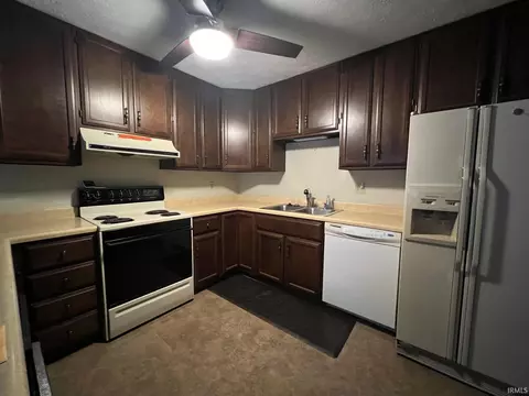 1105 E Regency Dr, Bloomington, IN 47401 photo 3