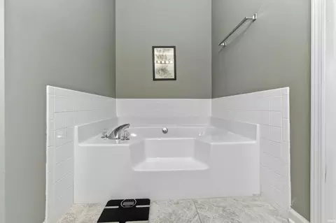 Bath - 3687 E Tamarron Dr, Bloomington, IN 47408 photo 3 of 5