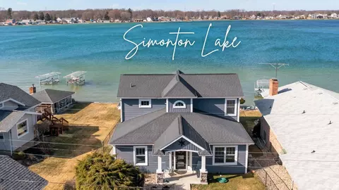 25983 Lake Dr, Elkhart, IN 46514