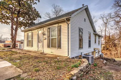 8 E Gray St, Newburgh, IN 47630