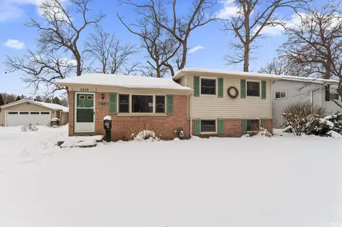 1619 Hass Dr, South Bend, IN 46635