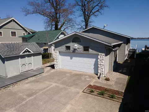 11068 N Ideal Beach Dr, Syracuse, IN 46567