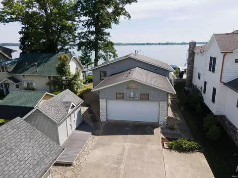 11068 N Ideal Beach Dr, Syracuse, IN 46567