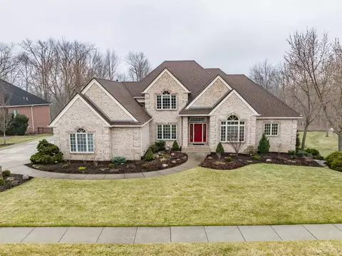 320 Royal Crest Dr, Fort Wayne, IN 46814