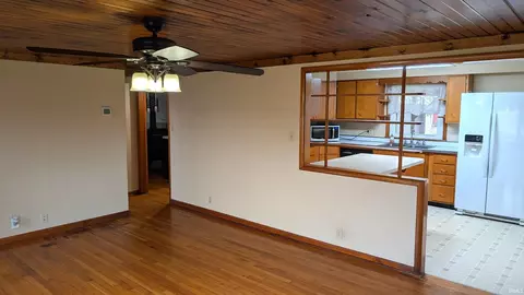 Living - 4420 E 100, Marion, IN 46952 photo 2 of 3