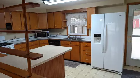 Kitchen - 4420 E 100, Marion, IN 46952 photo 2 of 3