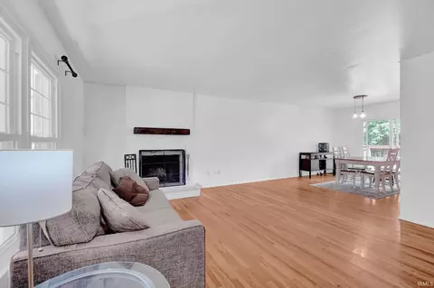 Living - 3519 E Morningside Dr, Bloomington, IN 47408 photo 2 of 3