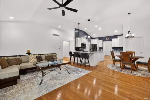 1414 E Commander Ct, Bloomington, IN 47401 photo 11