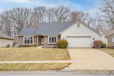 2020 Deer Lodge Dr, Fort Wayne, IN 46818