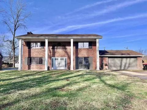712 Maple Ln, Newburgh, IN 47630