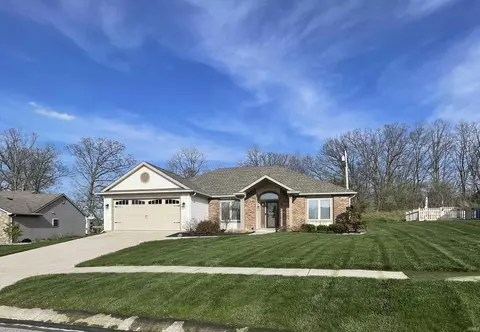 230 Broadmore Cir, Angola, IN 46703