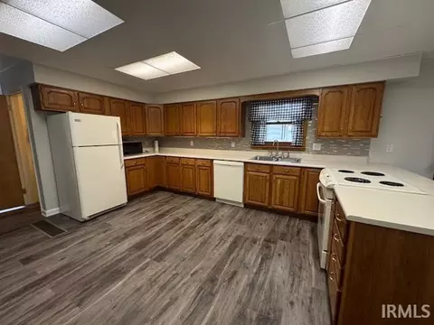 Kitchen - 0920 N 00 Ew, Lagrange, IN 46761 photo 2 of 3