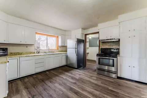 Kitchen - 1886 S 75 E Rd, Wabash, IN 46992 photo 2 of 2
