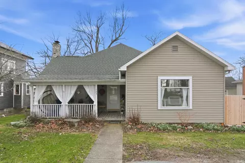 123 W 1st St, Warren, IN 46750