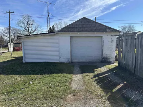 Exterior - 604 Ohio St, Walkerton, IN 46574 photo 3 of 4