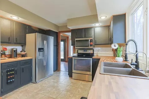 Kitchen - 17066 Hampton Dr, Granger, IN 46530 photo 2 of 3