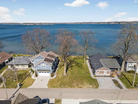 E Highland View Drive, Syracuse, IN 46567