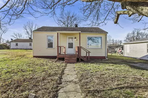 805 W 15th St, Muncie, IN 47302