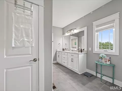 Bath - 4291 S Windmill Ln, Bloomington, IN 47401 photo 2 of 3