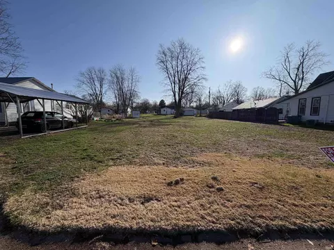 914 6th St, Covington, IN 47932 photo 2