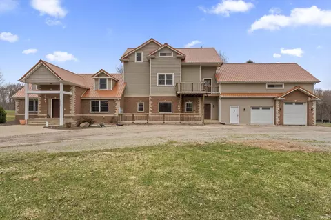 7692 N Emery Rd, Rolling Prairie, IN 46371