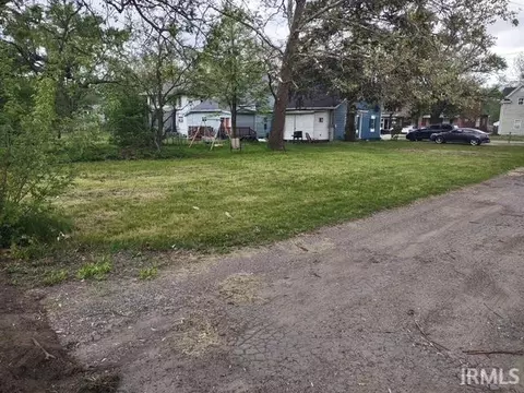 405 Studebaker St, South Bend, IN 46628