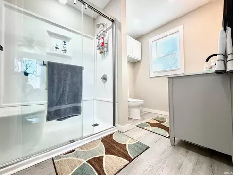 Bath - 103 E Warren St, Mitchell, IN 47446 photo 1 of 5