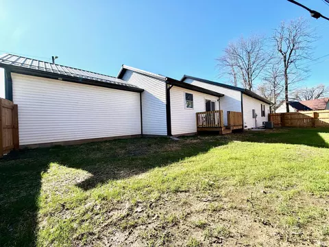 Exterior - 103 E Warren St, Mitchell, IN 47446 photo 7 of 11
