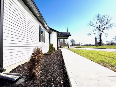 Exterior - 103 E Warren St, Mitchell, IN 47446 photo 4 of 11