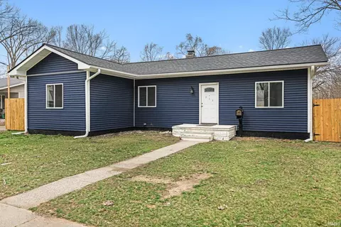 916 W Blaine Ave, Elkhart, IN 46516
